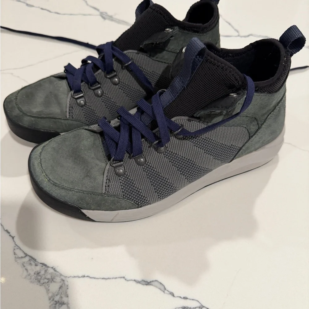 L.L. Bean Men’s Vista Hiking Sneakers